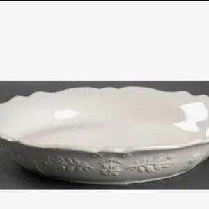 Corning Traditions Off-White Embossed 9" Pie Baking Plate